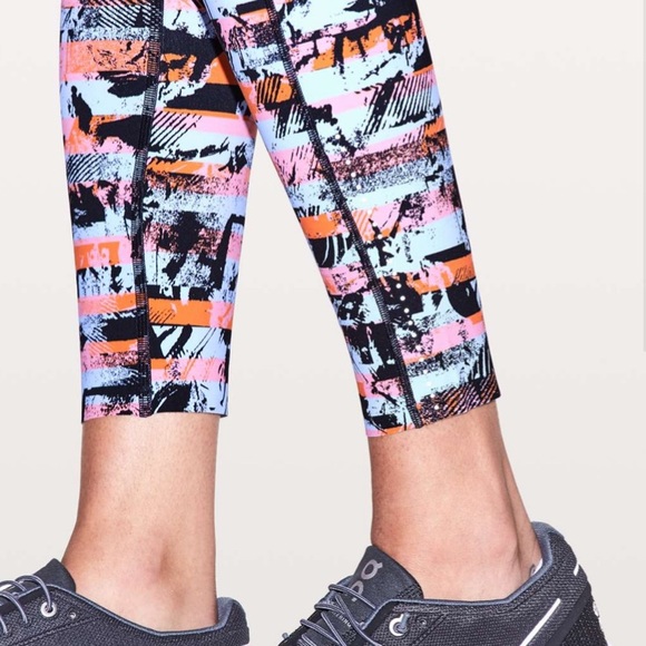 lululemon Fast and Free Tights 25” Size 2 - Picture 6 of 10